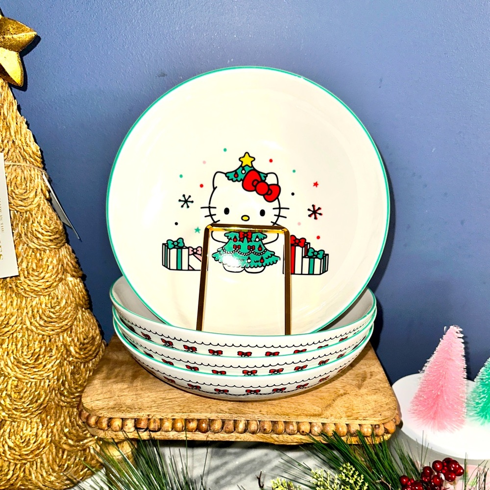 Holiday hello kitty Christmas tree pasta bowl set of 2